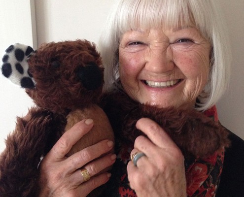 Teddybärenmama Anna Gruber mit Teddy Eddy