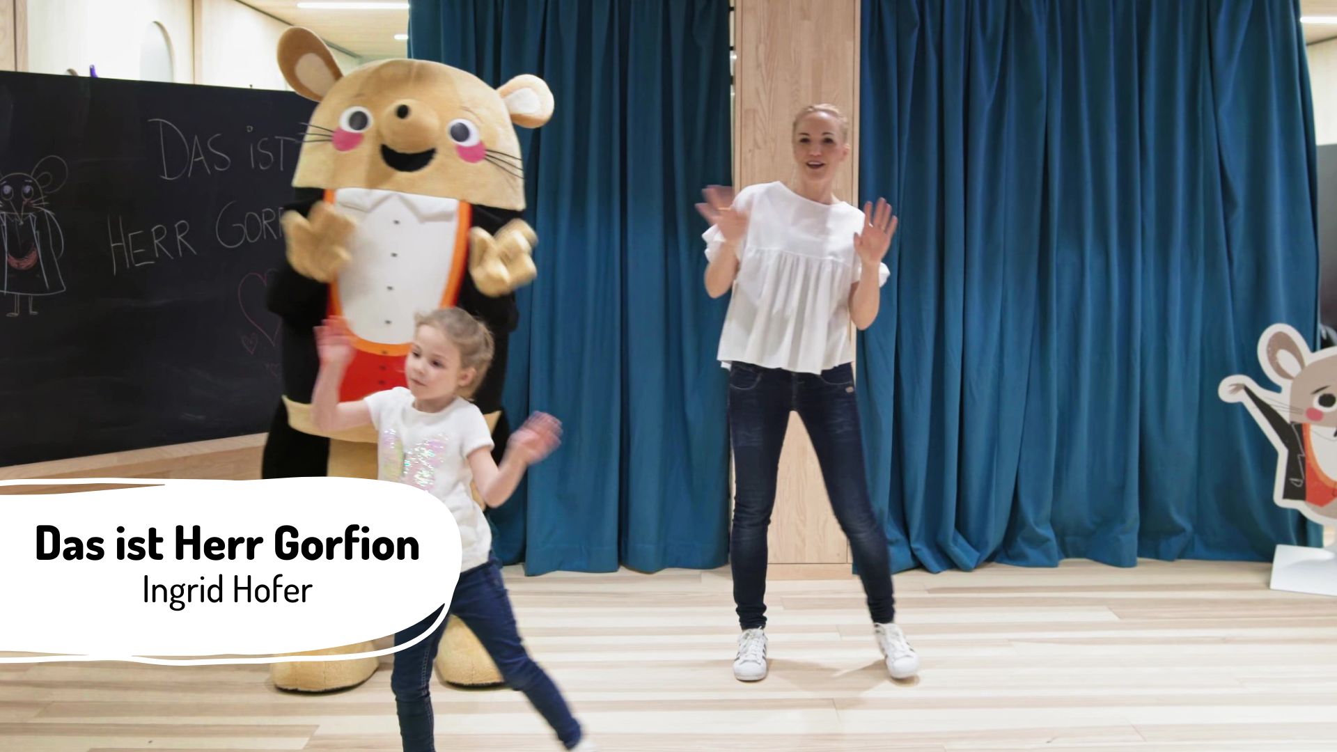 Tanzende Kinder mit Herr Gorfion und Ingrid Hofer