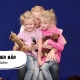 Kinder mit Plüschbären auf der Bühne.