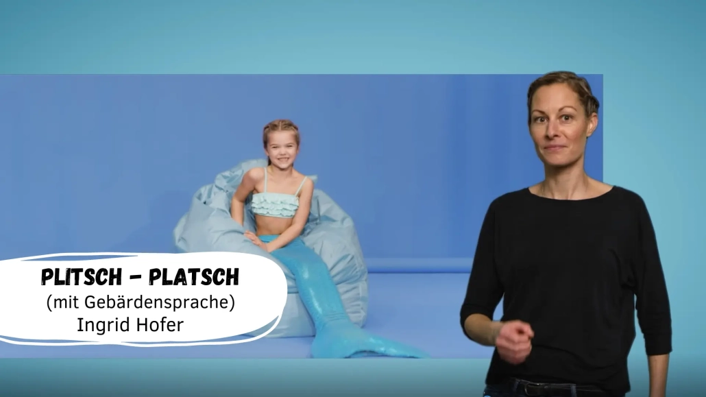 Nixe sitzt auf einem Kissen.