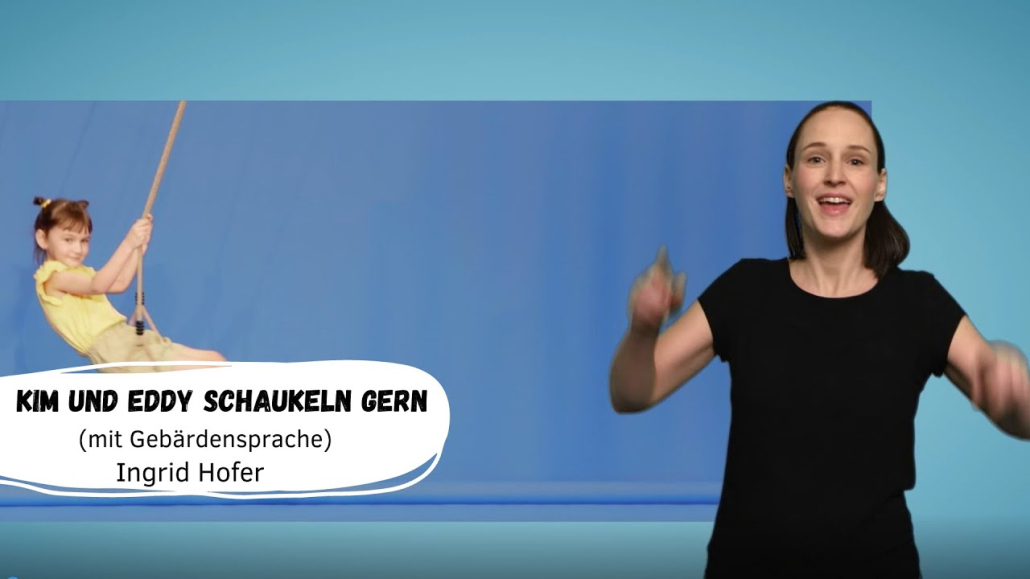 Kinder schaukeln mit Gebärdensprache.